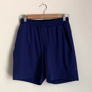 Lululemon Men’s 7” Swim Short in Navy Blue size small